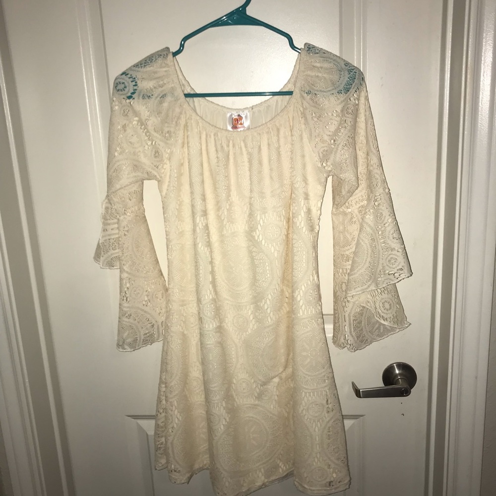 White/cream lace dress